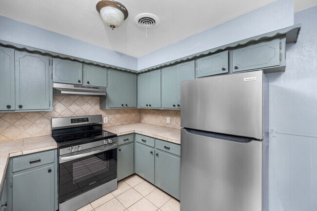 Building Photo - 4659 NW Ozmun Ave