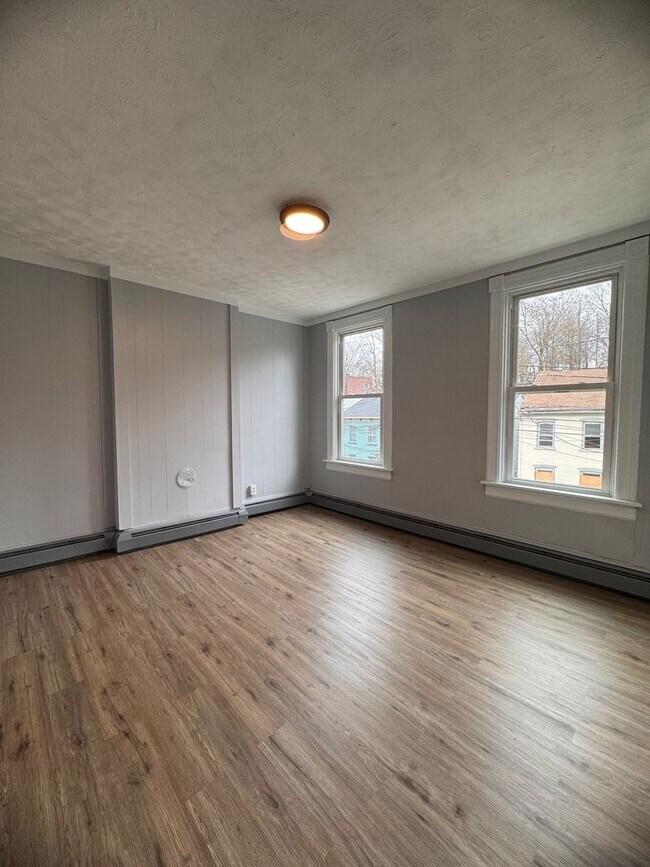 Building Photo - 160 N Miller St