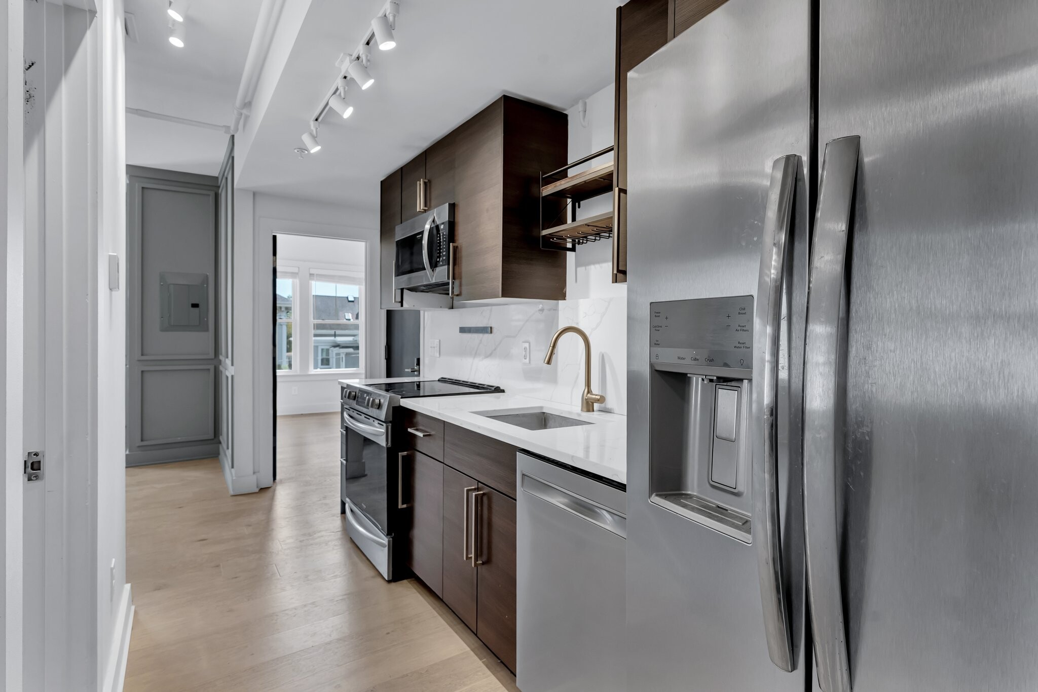 Building Photo - 182 Waterman St