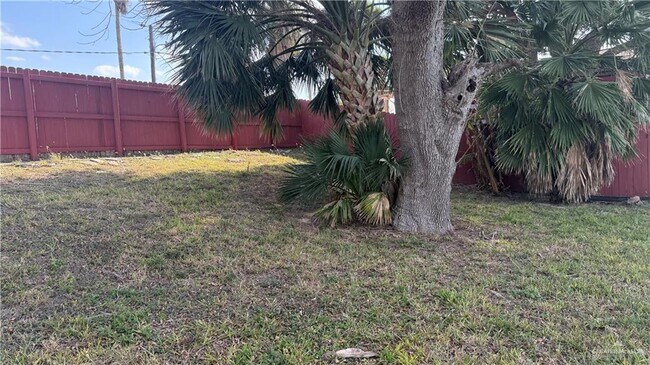 Building Photo - 8504 Lago Vista Dr