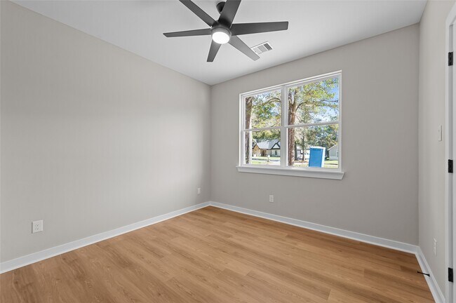 Building Photo - 28411 Champion Oaks Dr