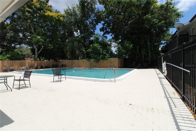 Building Photo - 201 Poinsettia Pine Ct