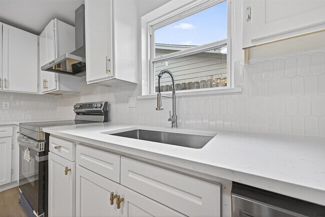 Building Photo - 24014 Nomini Hall Ln