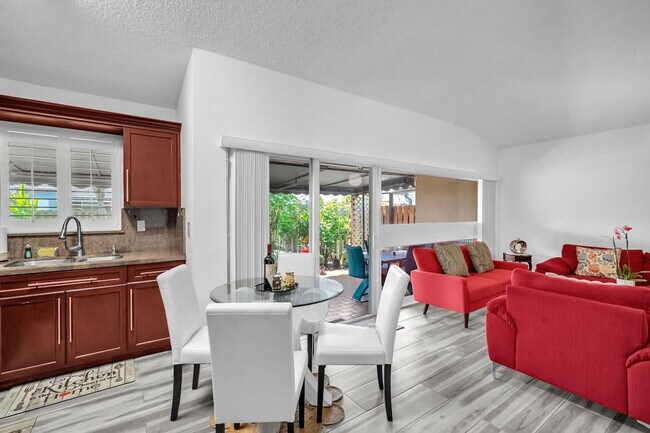 Building Photo - 909 NW 135th Ct