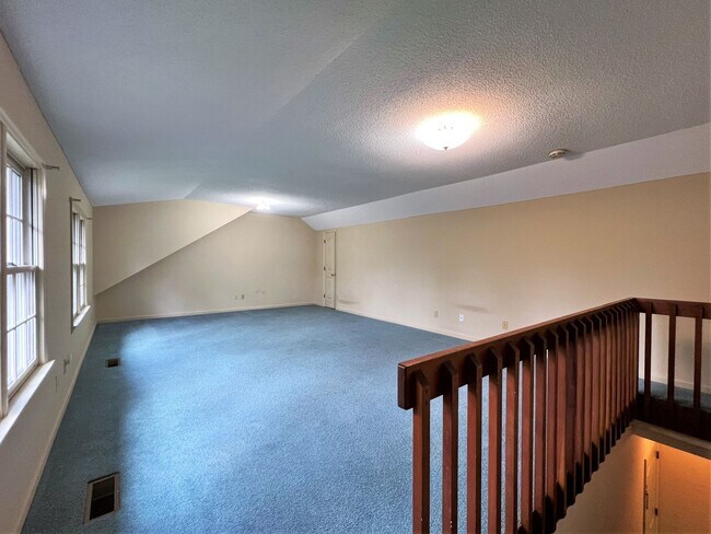 Building Photo - GREAT FARRAGUT LOCATION WITH INVITING FRONT PORCH CHARM!!!