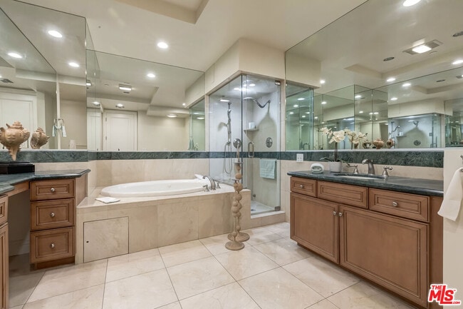 Building Photo - 132 S Maple Dr