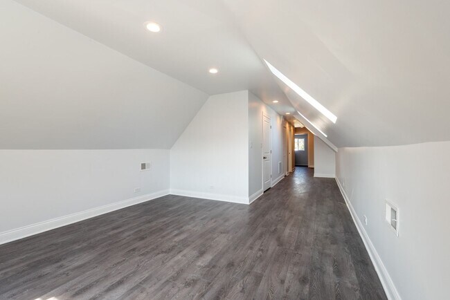 Building Photo - 4226 N Bernard St