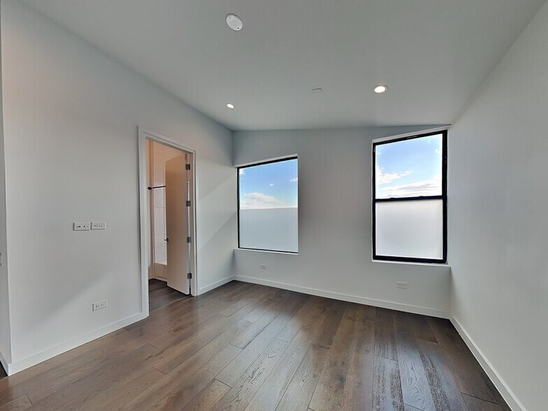 Building Photo - 109 Forest Star Dr