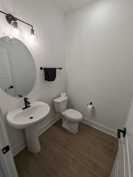 Building Photo - 534 Sun Chaser Dr