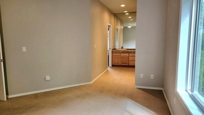 Building Photo - Beautiful Contemporary 3 bed/2ba home in M...