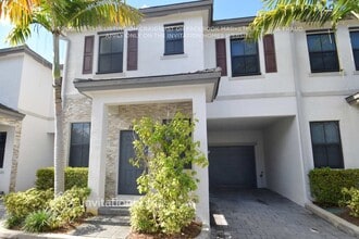 Building Photo - 2835 SW 16th Terrace