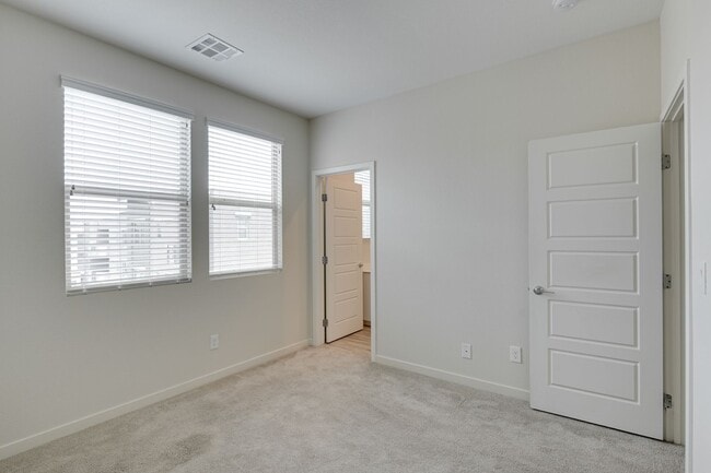 Building Photo - EXCEPTIONAL 2 BEDROOM HOME IN 89135