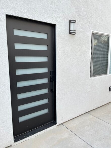 Building Photo - 9938 Lull St