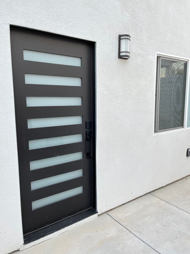 Building Photo - 9938 Lull St