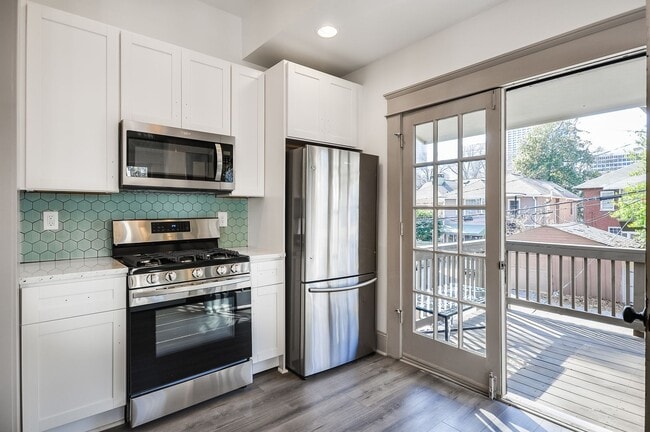 Building Photo - Beautifully Updated Midtown Studio Apartment Walking Distance to Piedmont Park!