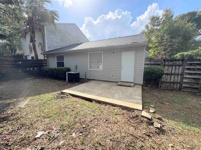Building Photo - 1461 Live Oak Dr