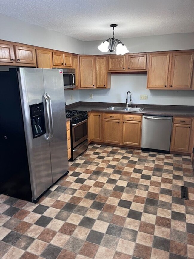 Building Photo - 4 Bedroom House for Rent in Quiet Neighbor...