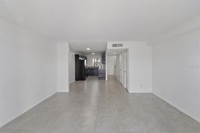 Building Photo - 165 Pompano Dr SE