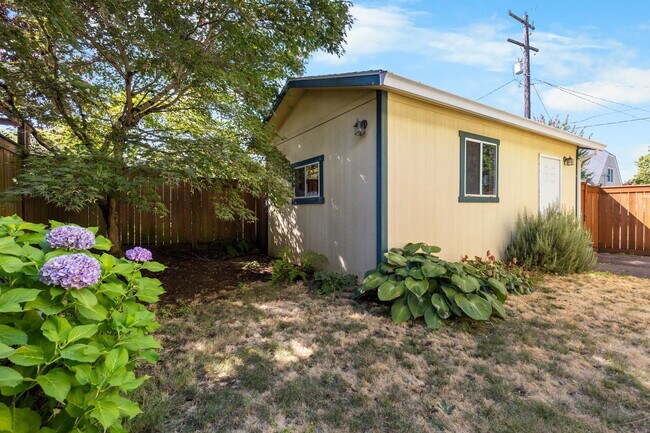 Building Photo - 4073 NE 30th Ave