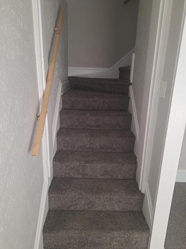 Building Photo - 3255 E 130th St