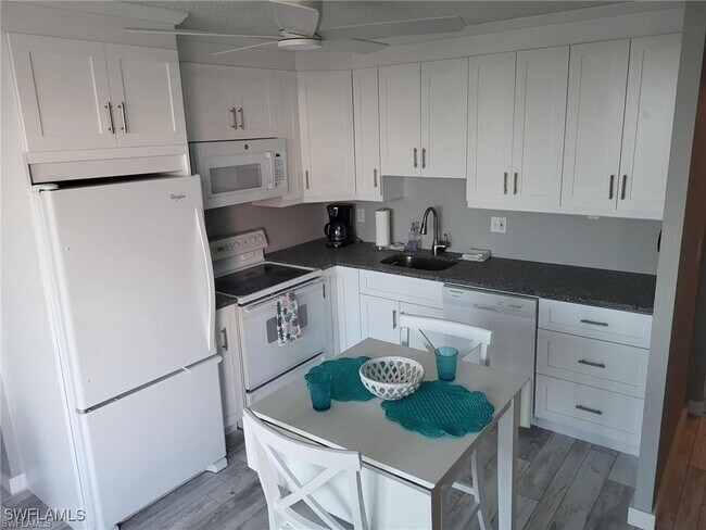 Building Photo - 7330 Estero Blvd