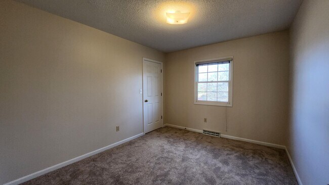 Building Photo - 1009 Sheffield Ct