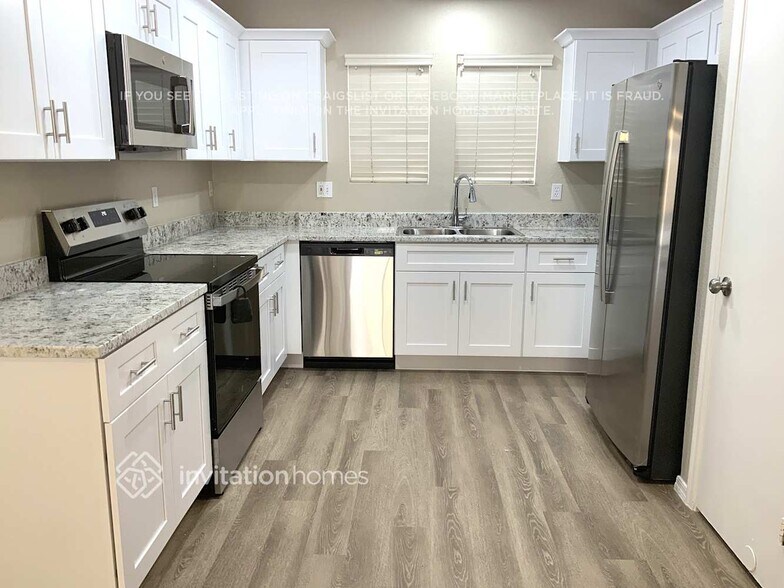 Building Photo - 9537 W Monte Vista Rd