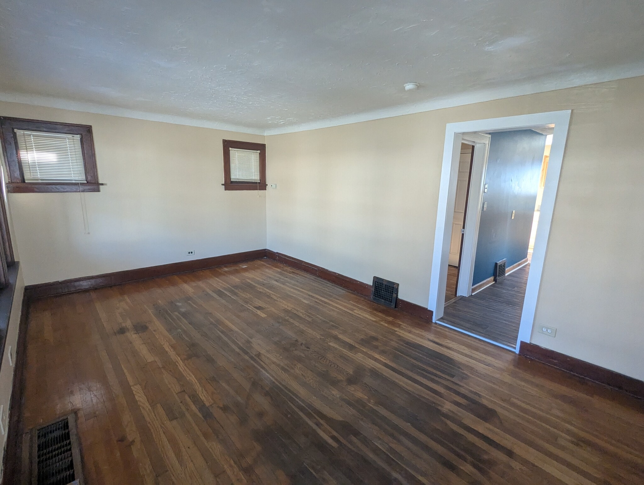 living room - 2401 Natchez Ave