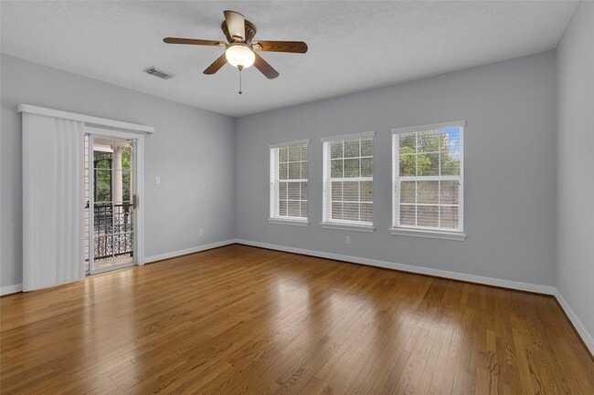 Building Photo - 341 W 23rd St