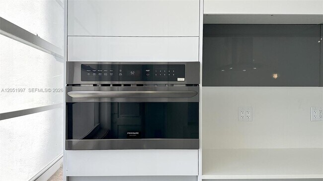 Building Photo - 18061 Biscayne Blvd