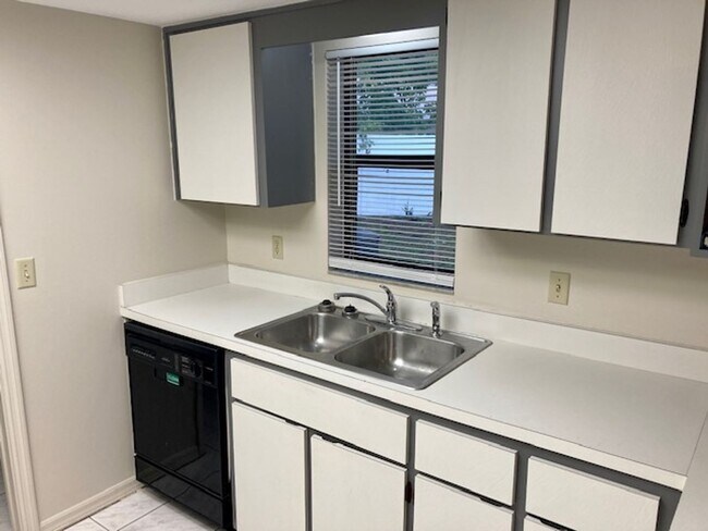 Building Photo - 6170 W Pinedale Cir