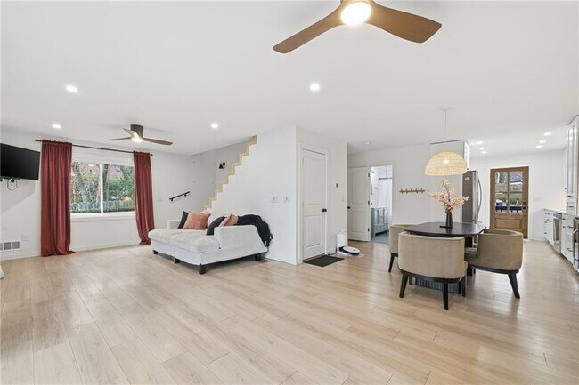 Building Photo - 2130 Cove Trail