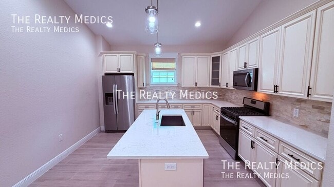 Building Photo - 4791 NE 125th Lp