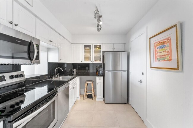 Building Photo - 6770 Indian Creek Dr