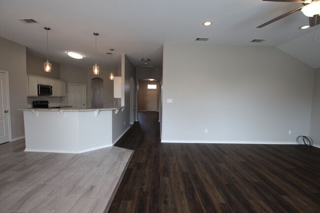 Building Photo - Stunning 3 bed 2 bath in Whitehouse ISD!