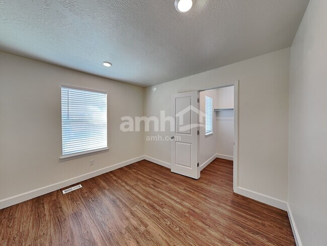 Building Photo - 344 North St