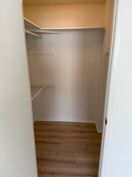 Building Photo - 1140 E Ocean Blvd