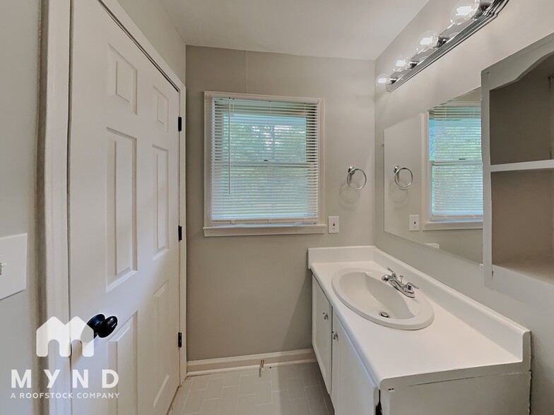 Building Photo - 55 Pilgrim Way