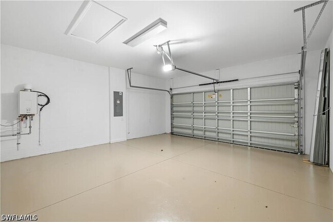 Building Photo - 18311 Ridgeline Dr