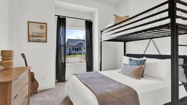 Building Photo - Beautiful Custom Home!