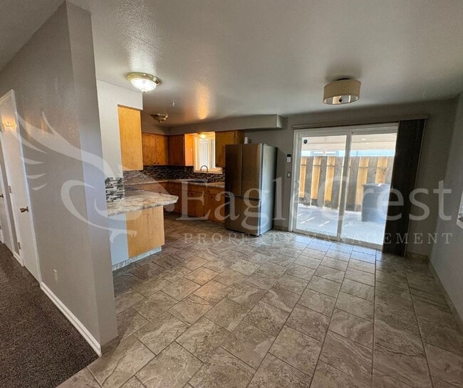 Building Photo - Three Bedroom, One Bathroom Home with Larg...