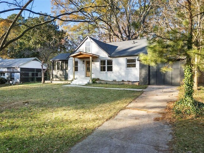 Building Photo - 3452 Beech Dr