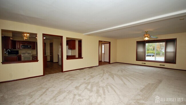 Building Photo - 6 Heather Ln