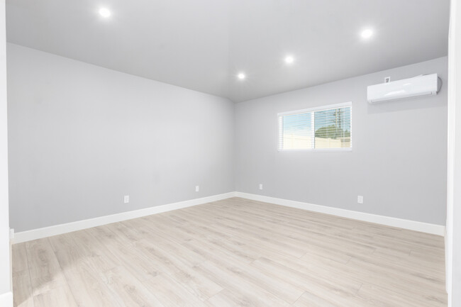 Studio ( $1990) - 383 5th Ave