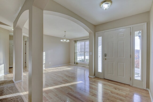 Building Photo - 325 Tall Oaks Dr