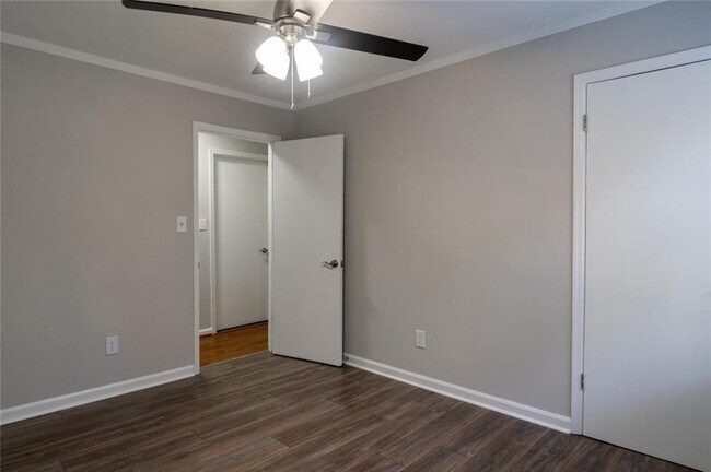 Building Photo - 3599 Lower Roswell Rd