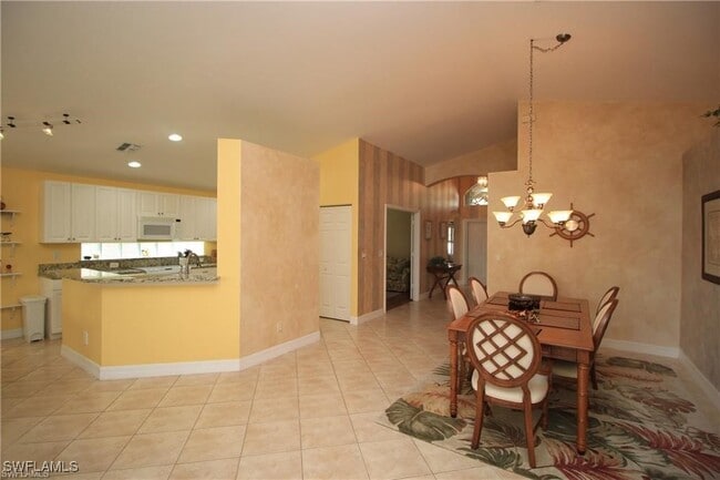 Building Photo - 2322 Butterfly Palm Dr