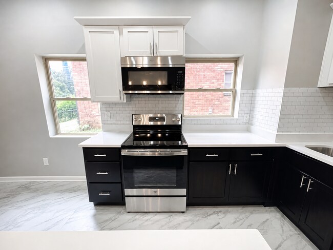 Building Photo - 3839 Beechwood Blvd