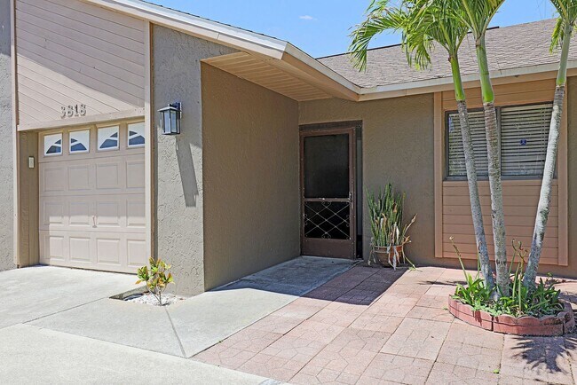 Building Photo - Duplex Cape Coral 3818