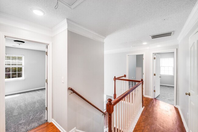 Building Photo - Beautiful 3BR/2.5BA Near Rivergate & Charl...